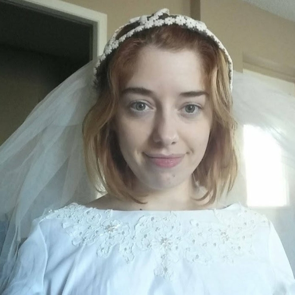 🥳👏Host Pick👏Unique 60's Daisy Chain Bridal Veil - Picture 4 of 8